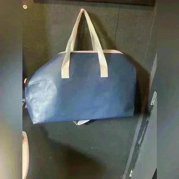 Calvin Klein Fragrance Weekender Bag - Picture 3 of 5